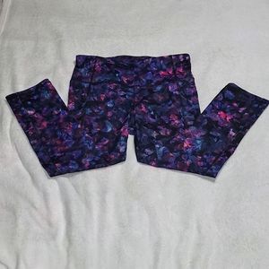 NWOT Avia Medium Multicolor Capri Workout Leggings